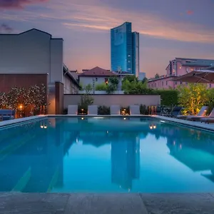 https://crowne-plaza-milan-city.italymilanhotels.net