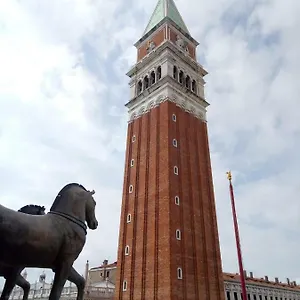 Essence Of Venecia