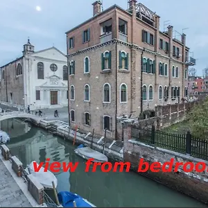 Susy Biennale - Canal View And Garden Appartamento